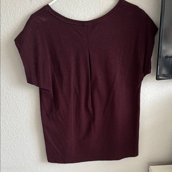 On Running Red Short Sleeve Tee - Picture 3 of 3